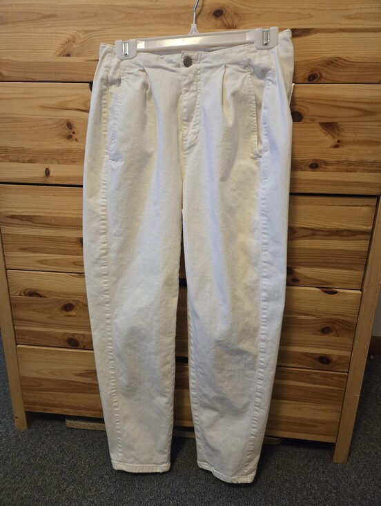 Eileen Fisher Denim - EILEEN FISHER Classic High-Waist Cream Jeans. Size 4.